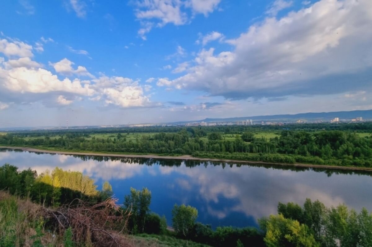    Это связано с низким уровнем воды в Енисее.