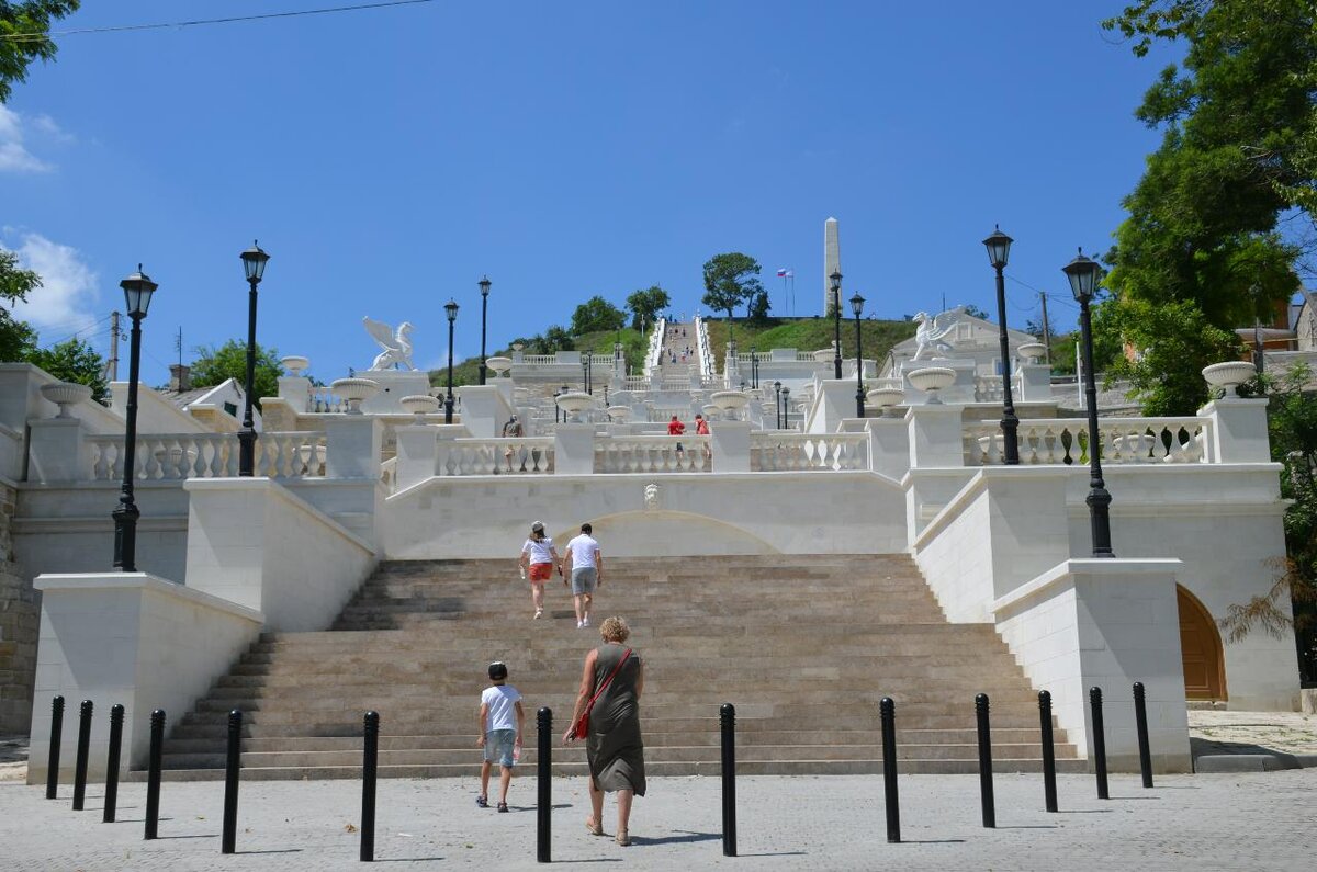 Большая Митридатская лестница в Керчи 