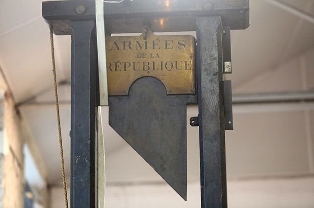 Голова отлетала под тяжестью острого металла