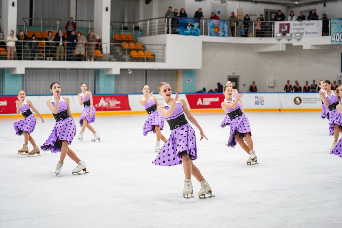 Синхронное катание самара. Crystal Ice синхронное катание. Весенний Кубок Красноярск. Команда Кристал ледис. Команда Кристал ледис Чир