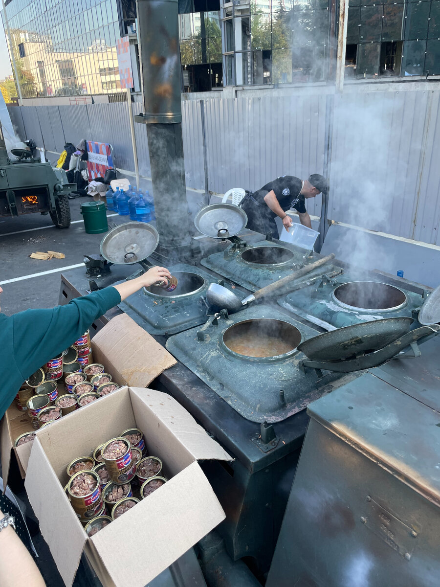 Полевая кухня. А какие запахи смущали проголодавшихся конкурсантов!