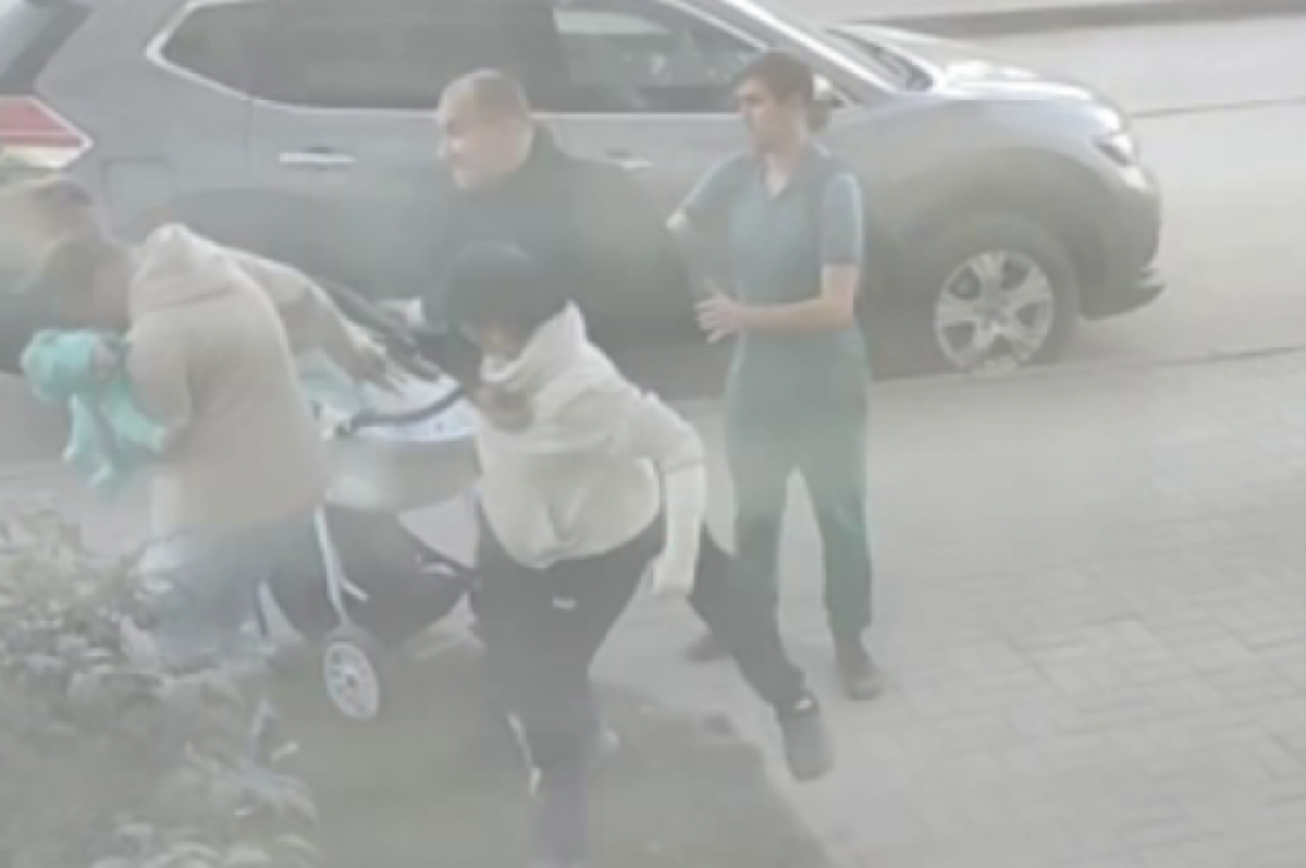    В Новосибирске возбудили дело на мужчину после нападения на мать с ребёнком