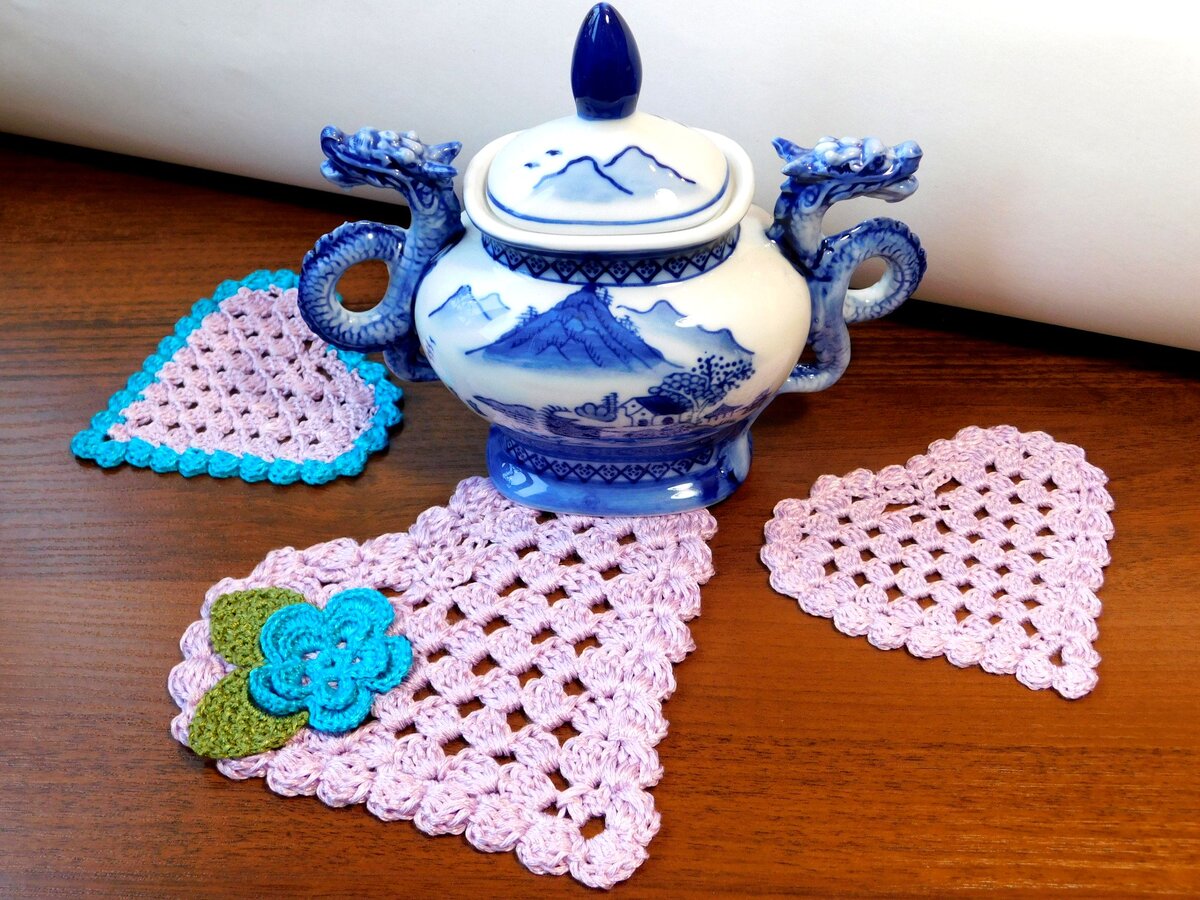 Комплект подставок, связан автором статьи