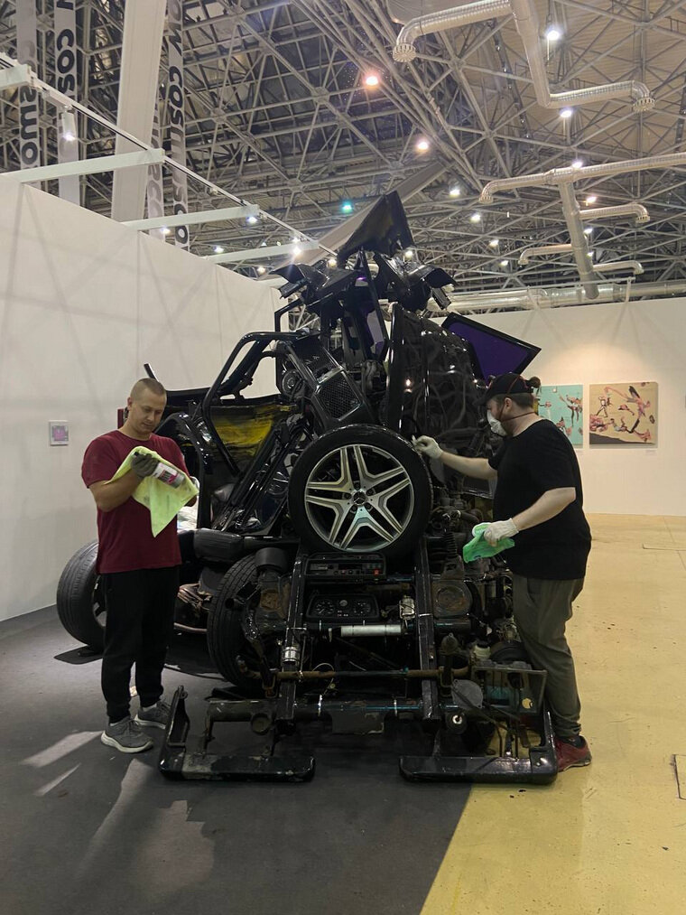    Детали тщательно полируются