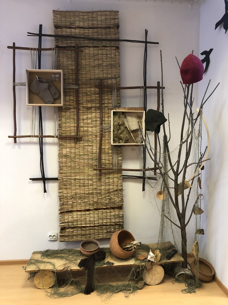 Коллекция изделий в технике вязания одной иглой, художественная реконструкция, БУ Центр ремесел, г.Ханты-Мансийск. 