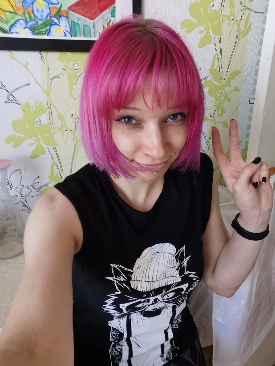 Главное понимать, что ты страшненькая, хуже всего те некрасивые люди, которые думают, что они шикарны внешне 🤐