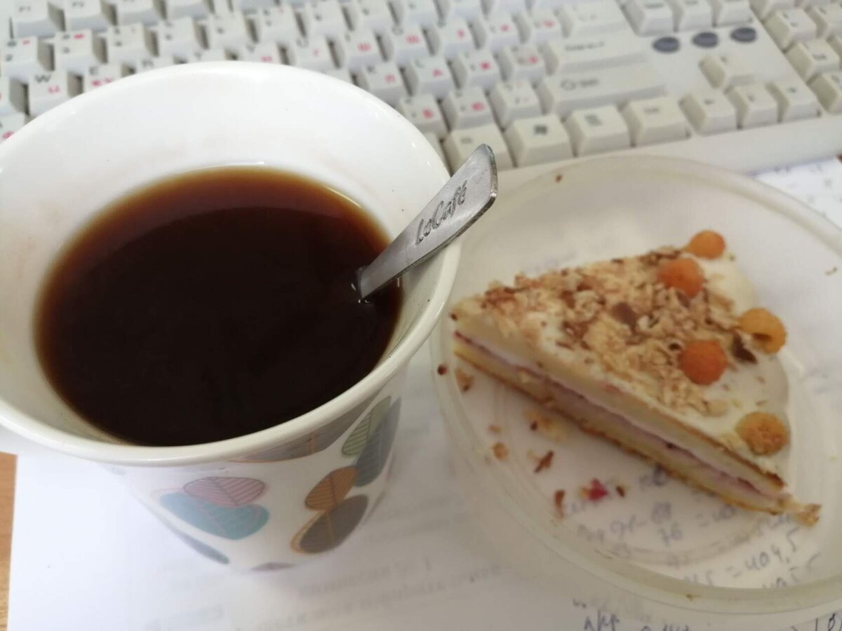 Помните, вчера фото малины желтой вам показывала? Всё идёт "в ход"!