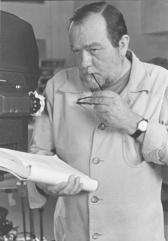 Эрик Баллинг (1924-2005) - датский режиссер, сценарист и продюсер кино и ТВ. Его первый крупным успехом была шпионская комедия 1966 года "Бей первым, Фредди".