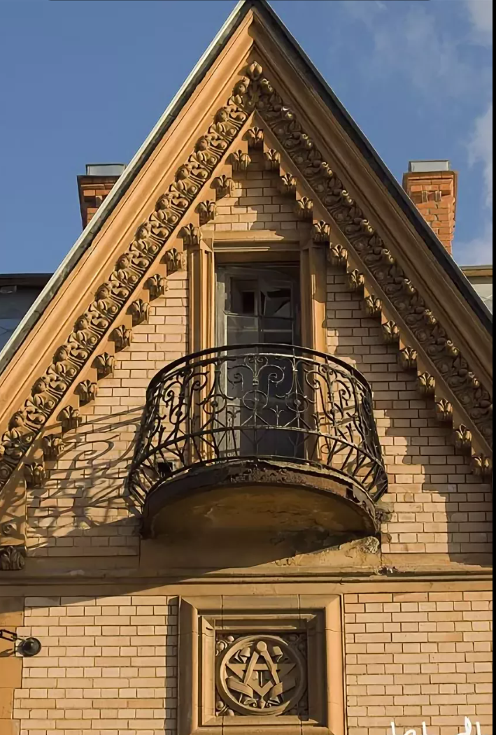 Измерительные приборы на доме Шрёдера