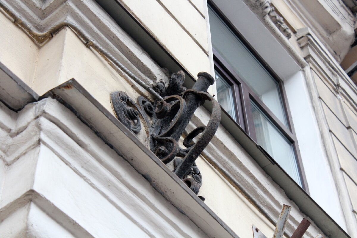 Флагодержатель на набережной реки Фонтанки, 94 