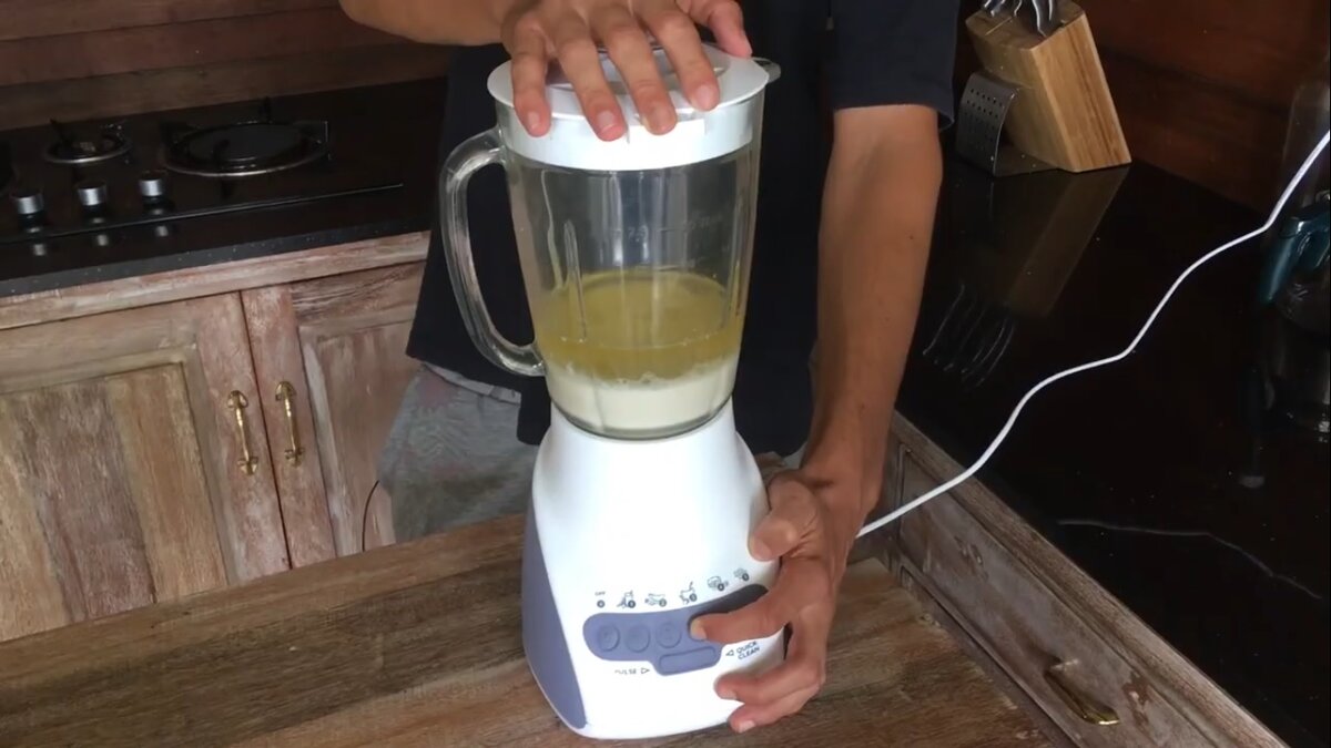 Добавляем все ингредиенты в блендер