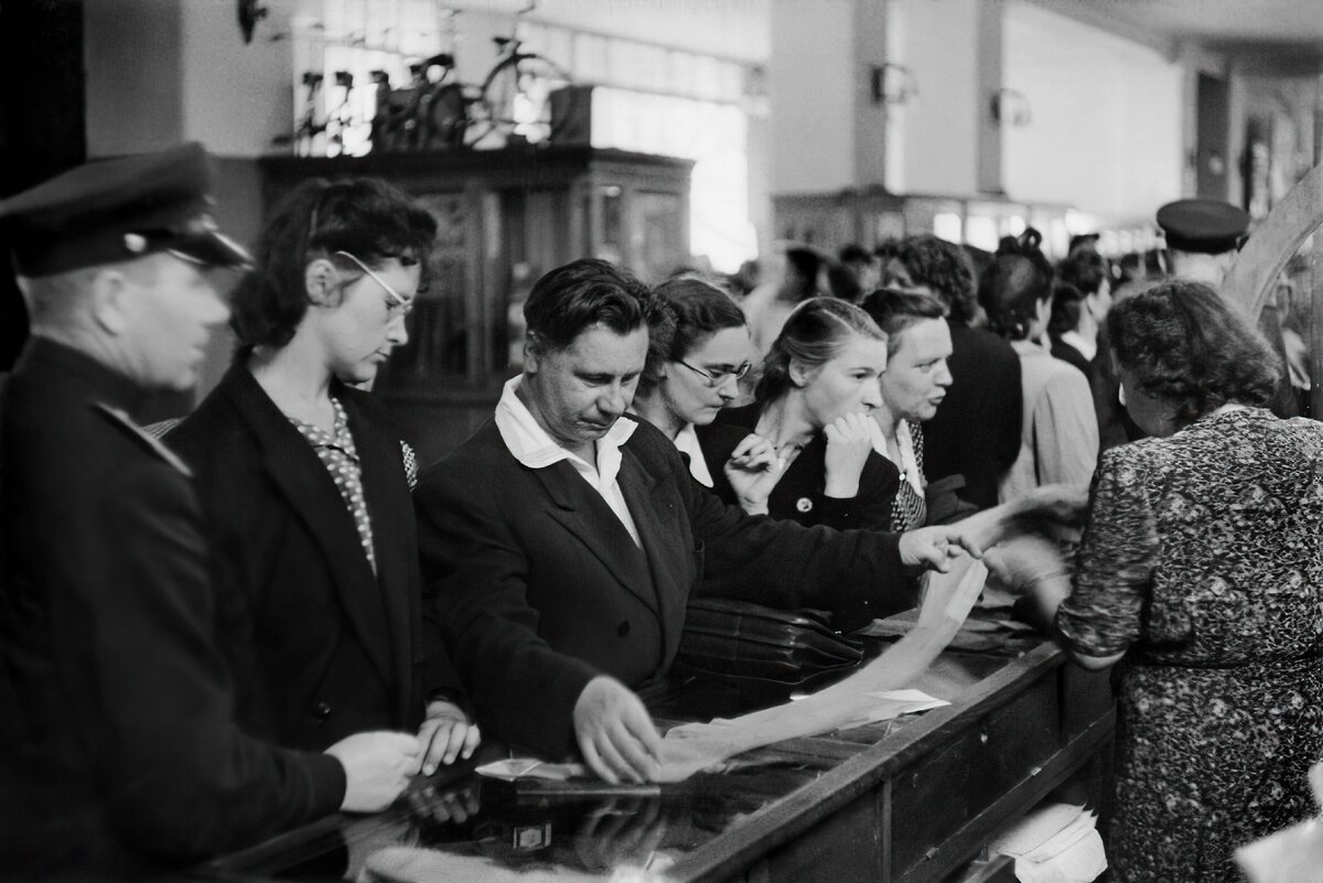 Ретроспектива прошлого. Картье Брессон Москва 1954. Анри Картье Брессон Москва 1954. Картье Брессон Ленинград. Генри Картье Брессон Москва 1954.