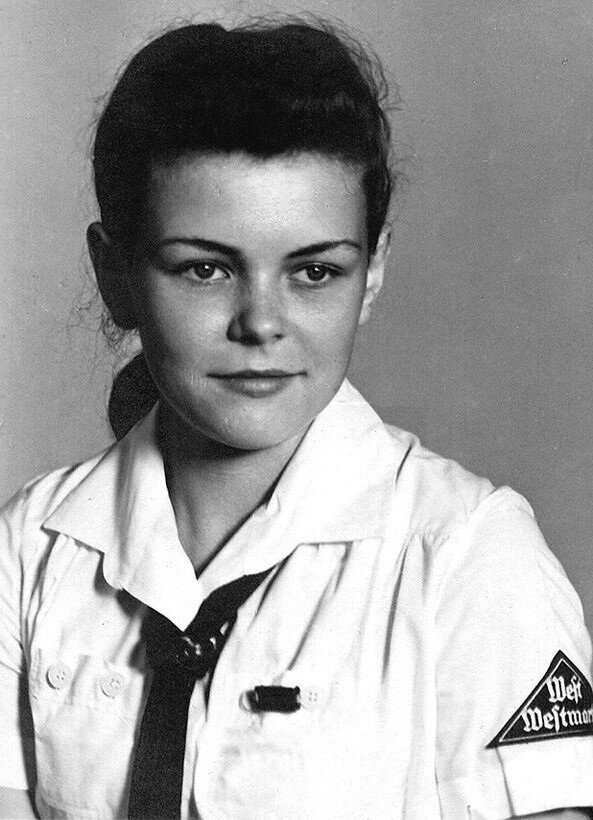 «ЗВЕРЬ», НЕПОСРЕДСТВЕННО ПРИЧАСТНАЯ К УБИЙСТВУ БОЛЕЕ ПОЛУМИЛЛИОНА ЖЕНЩИН В ОСВЕНЦИМЕ