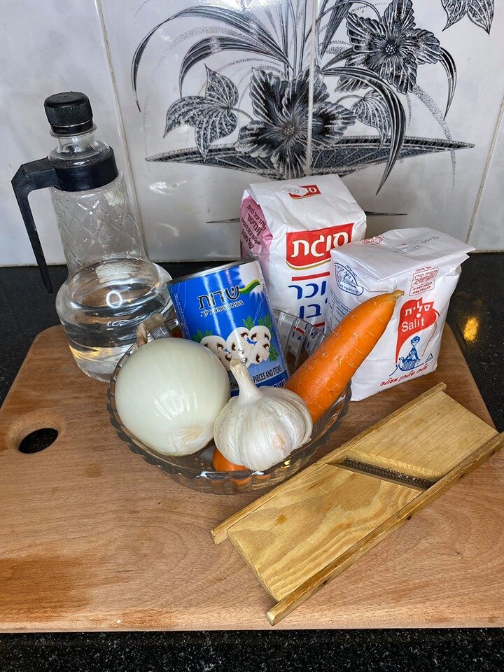 На фото показаны не все ингредиенты, вверху есть полный список продуктов