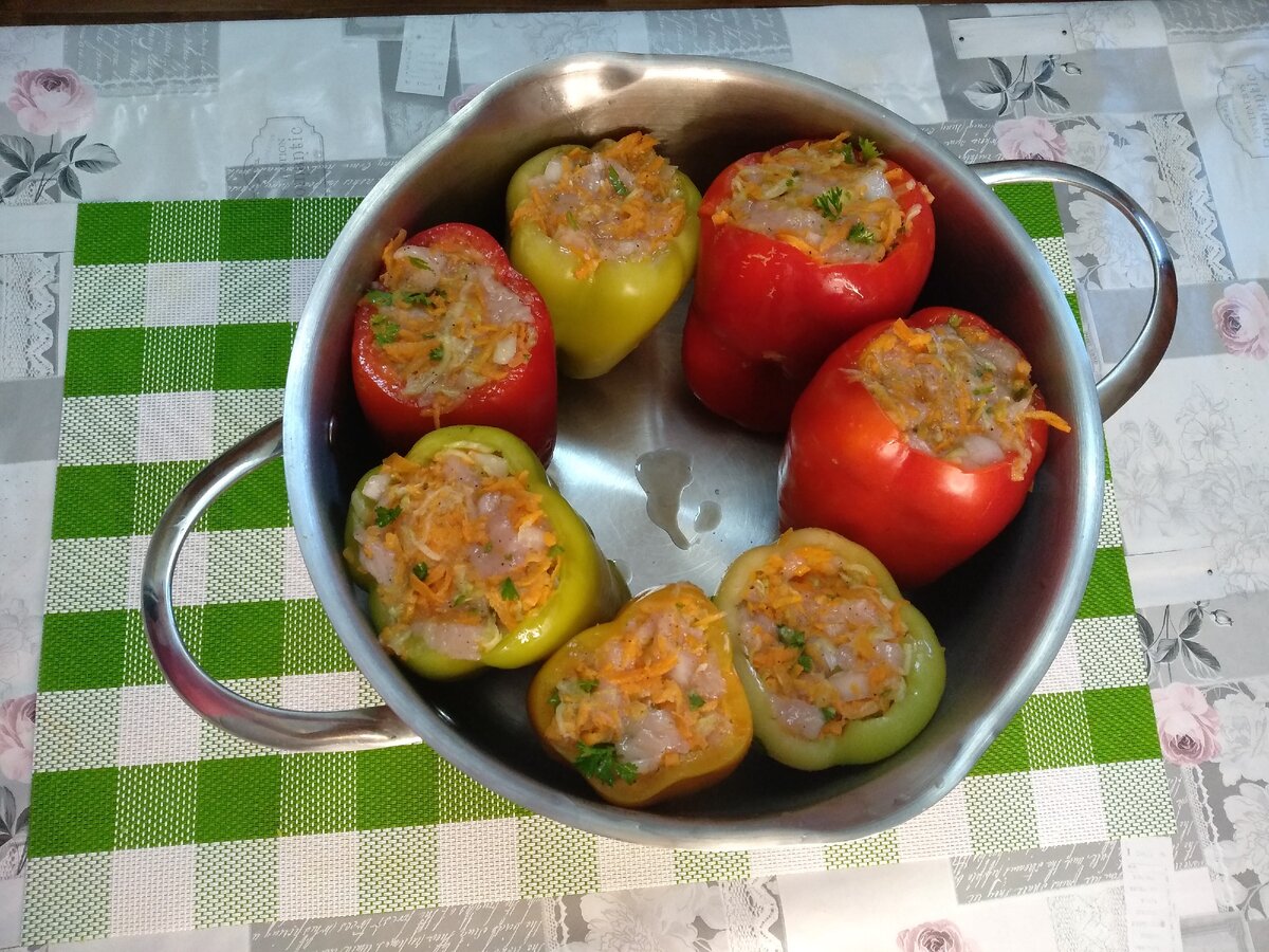 Перец фаршированный куриной грудкой