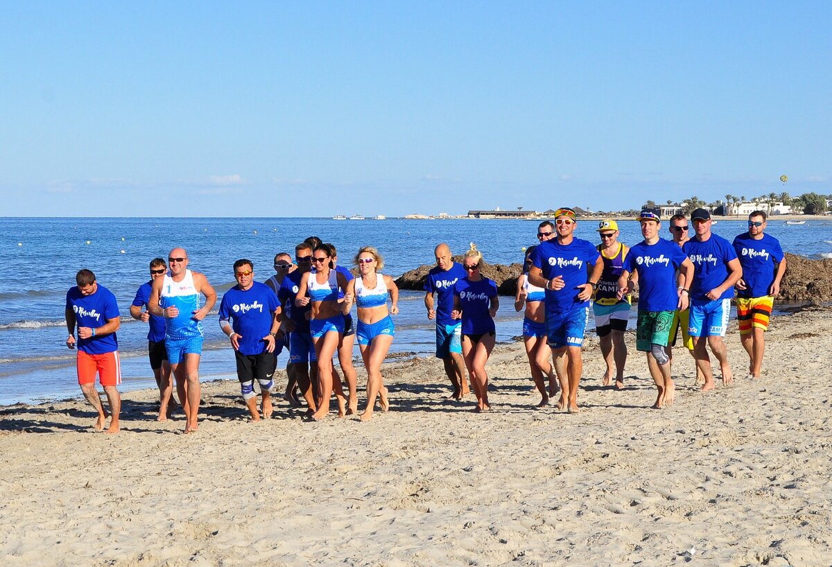 Сезон с апреля по октябрь ;)