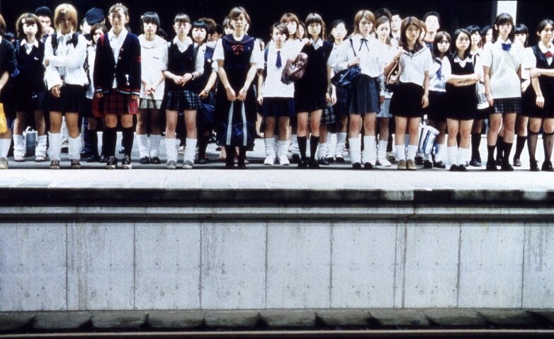 Кадр из фильма "Клуб самоубийц" 2001Г. Япония. Драма, преступление, детектив.