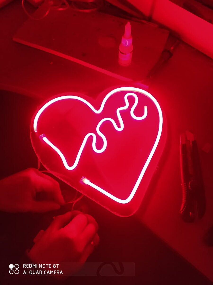 Эта другая вывеска, но клиент попросил такую же только больше