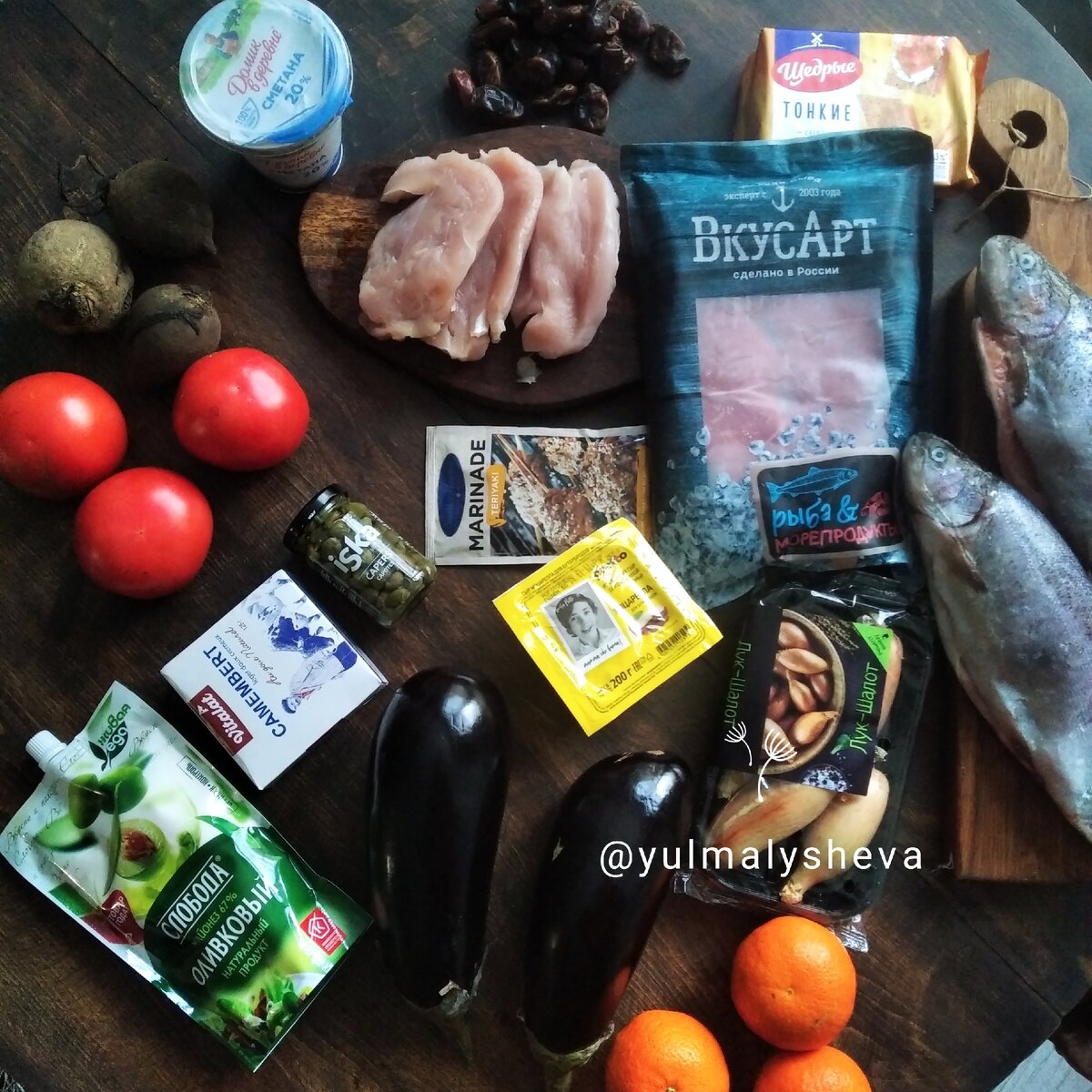 Вот, по сути, и все, что мне нужно для подготовки праздничного стола. 