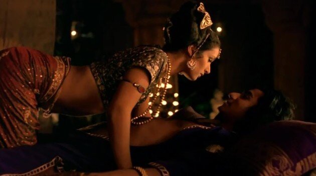 Эротическая сцена из индийского кино с влюбленной парой