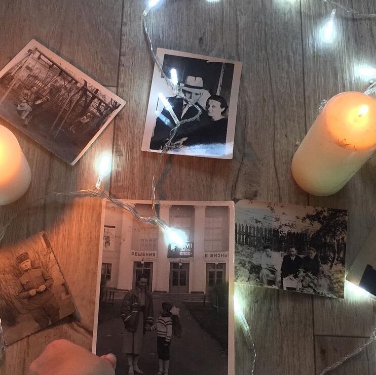 На фото мои Мама, я, бабушка и дедушка 