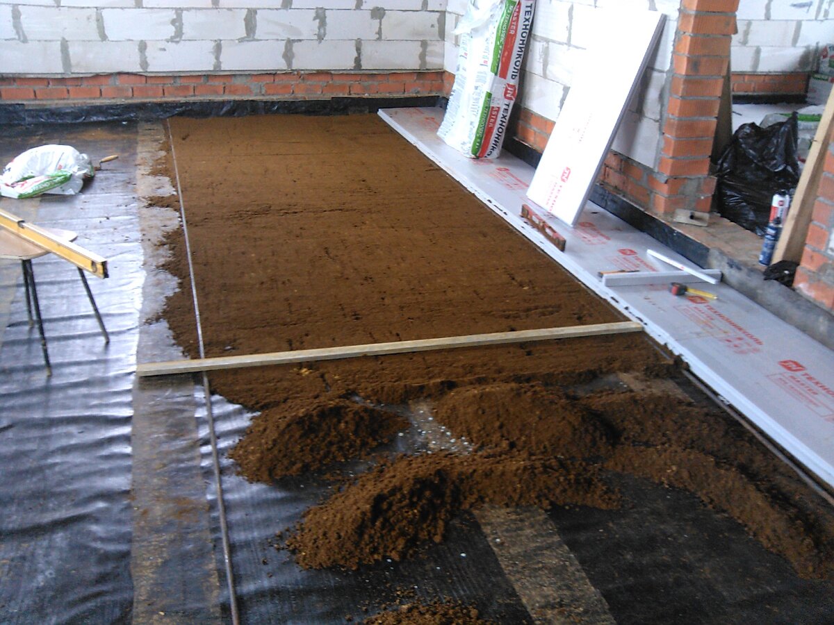 Укладка первого слоя ЭППС (экструдированного пенополистирола) на песчаную подсыпку. @Горбунов Сергей