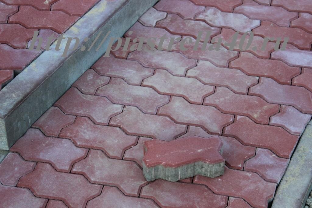 Тротуарная плитка волна красного цвета.  Способ укладки кирпичная кладка. 