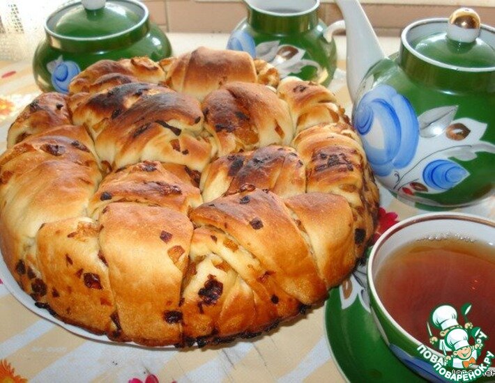 Я вам предлагаю семейный рецепт постного дрожжевого теста на рисовом отваре. Выпечка из этого теста получается белоснежной, мягкой и безумно вкусной. В этот раз из этого теста я пекла пирог «Луковник», который всегда готовили в пост, правда, форму я немного изменила по своему вкусу.