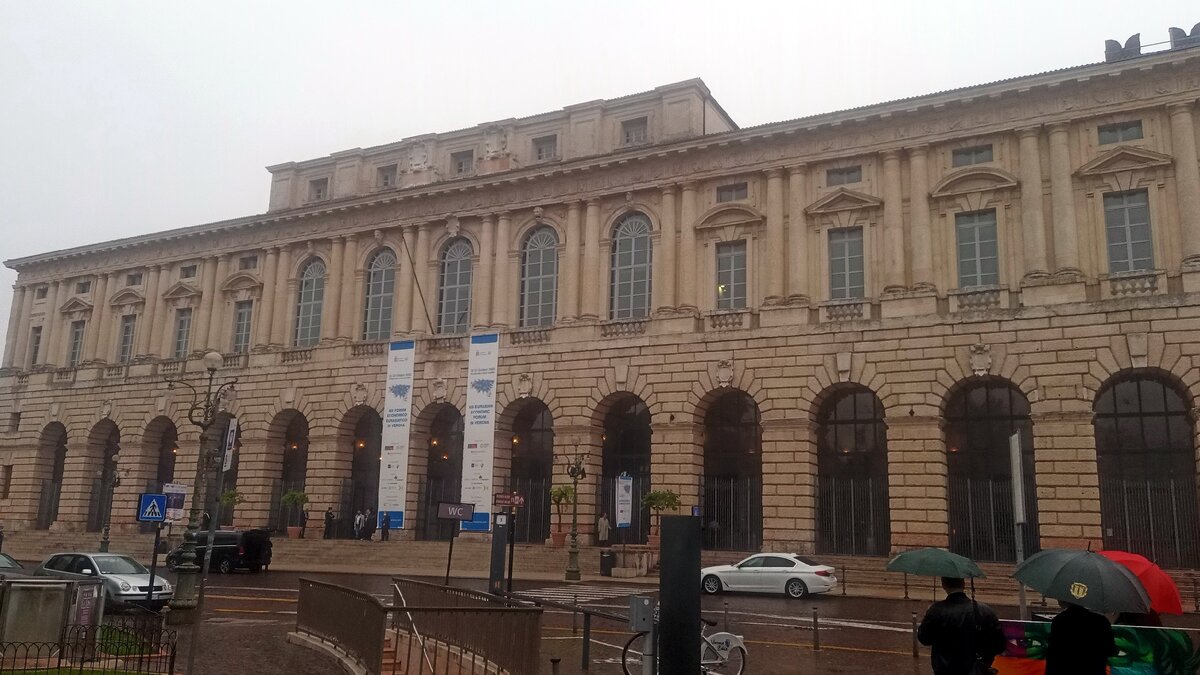 Веронский Форум традиционно проходит в самом центре родного города Ромео и Джульетты, в Дворце Гвардии (Palazzo dela Gran Guardia)