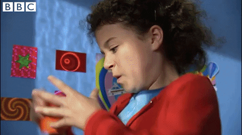 Если до этого между старшим и младшим поколением были близкие взаимоотношения, то изменения в поведении подростка будут заметны сразу. 