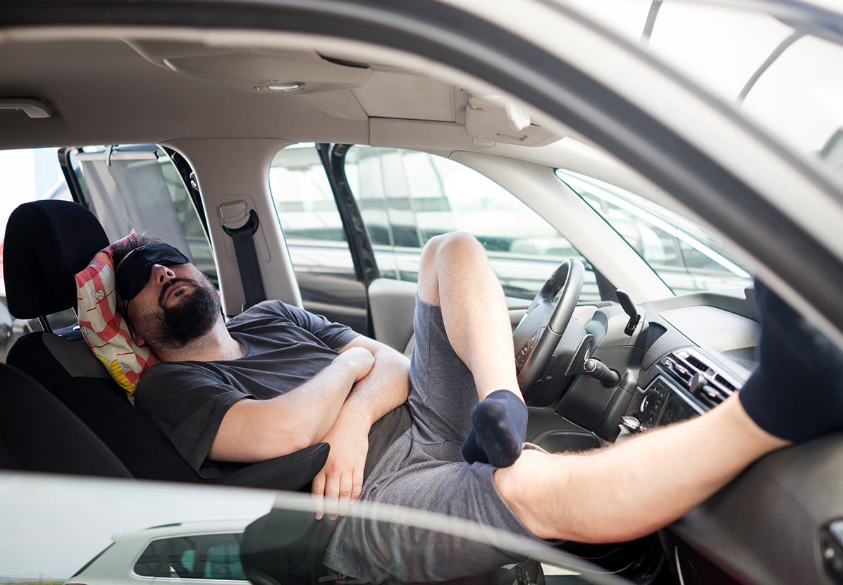 Водитель отдыхает таким вот методом