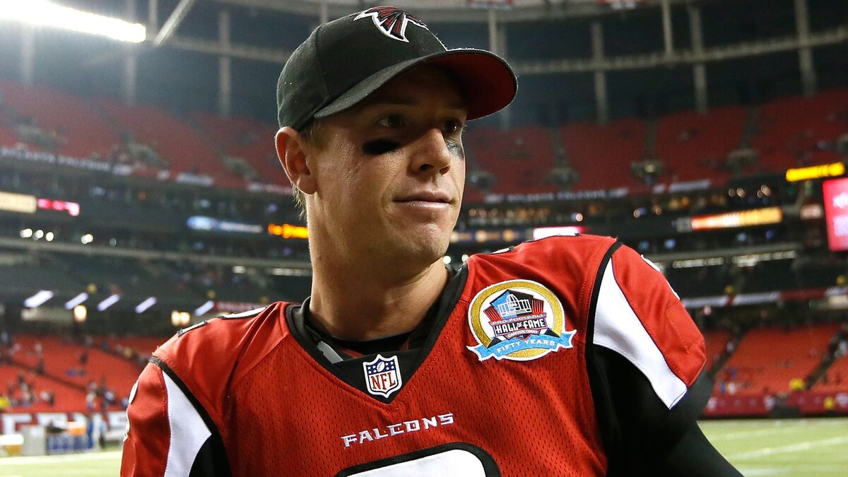 9) Следующий в списке Мэтт Райан  $ 67.3 М (4 946 442 500 рублей) в год-Американский профессиональный игрок в американский футбол, выступающий на позиции квотербека в клубе Национальной футбольной лиги «Атланта Фэлконс».