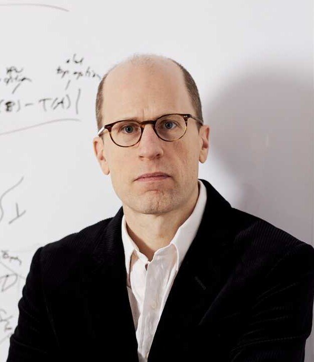 Полное имя: Niklas Boström.  Шведский философ, профессор Оксфордского университета и известный своими работами об антропном принципе. Получил степень PhD в Лондонской школе экономики. А так же автор статьи «Доказательство симуляции».