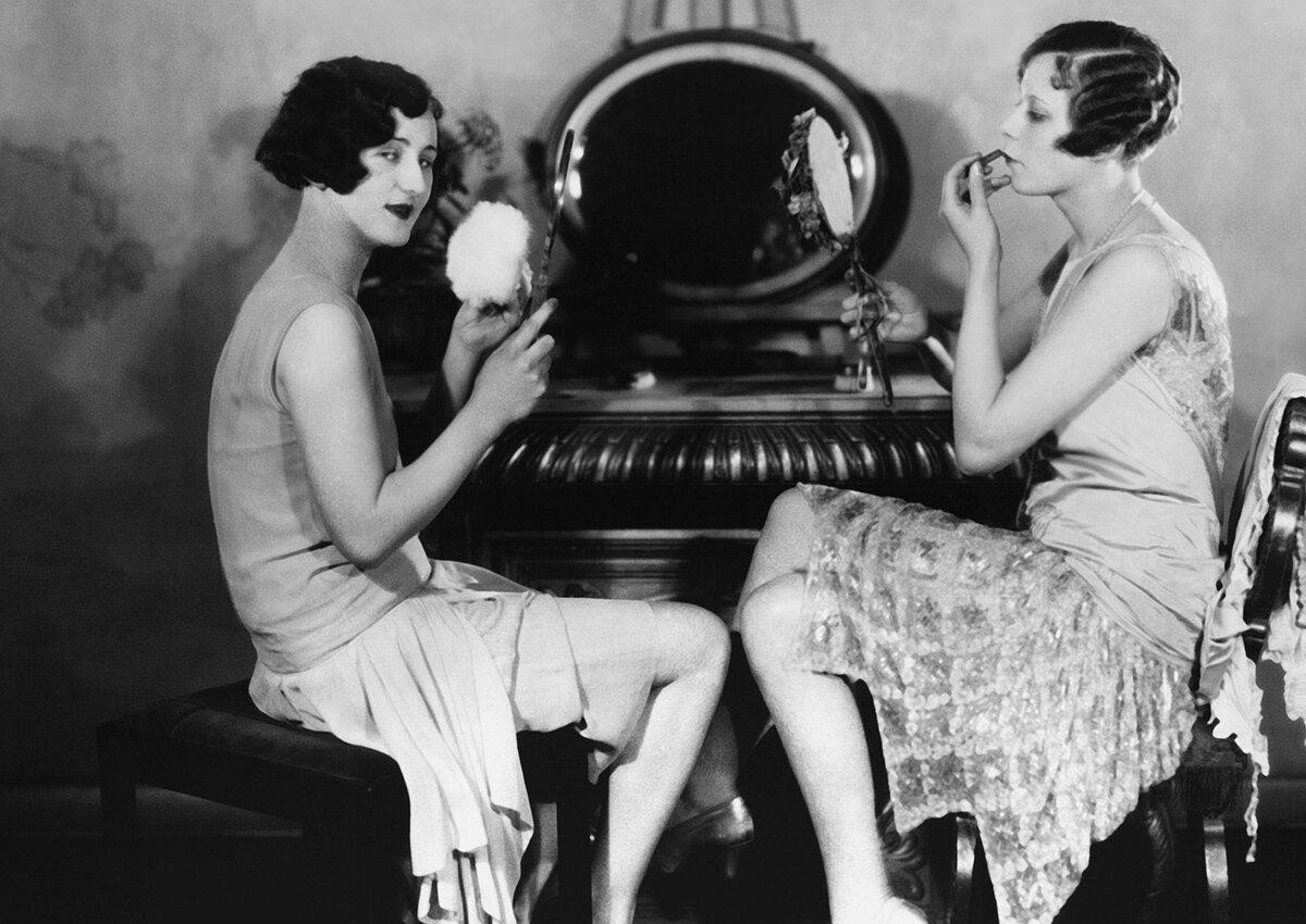 история нижней девушки. ретро бюстгальтер. женское белье 19 века. история нижней девушки. женские панталоны 19 века.