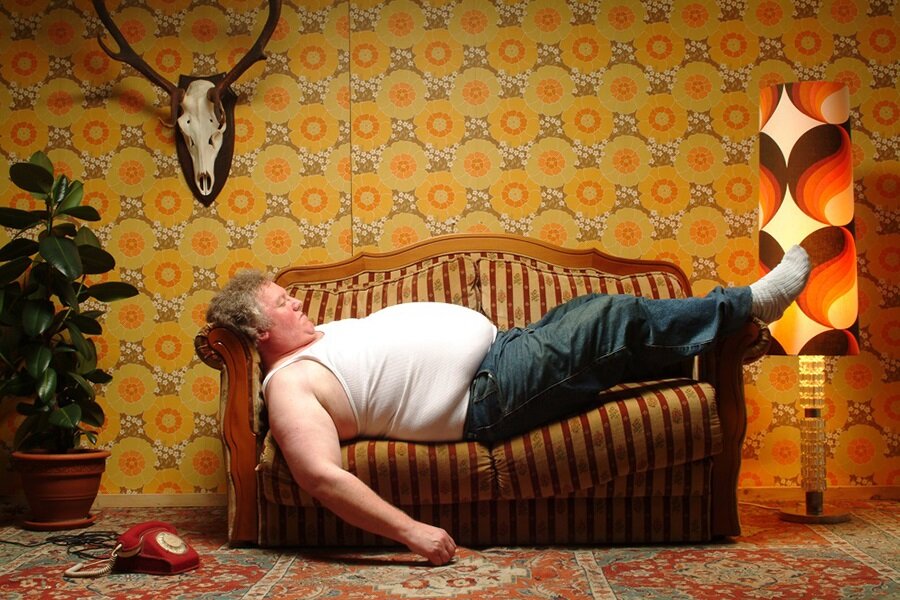 Эй! Ленивая задница! Устал на работе? Утрудился бедолага? Нет... ? Погоди, а почему тогда ты врос в диван?