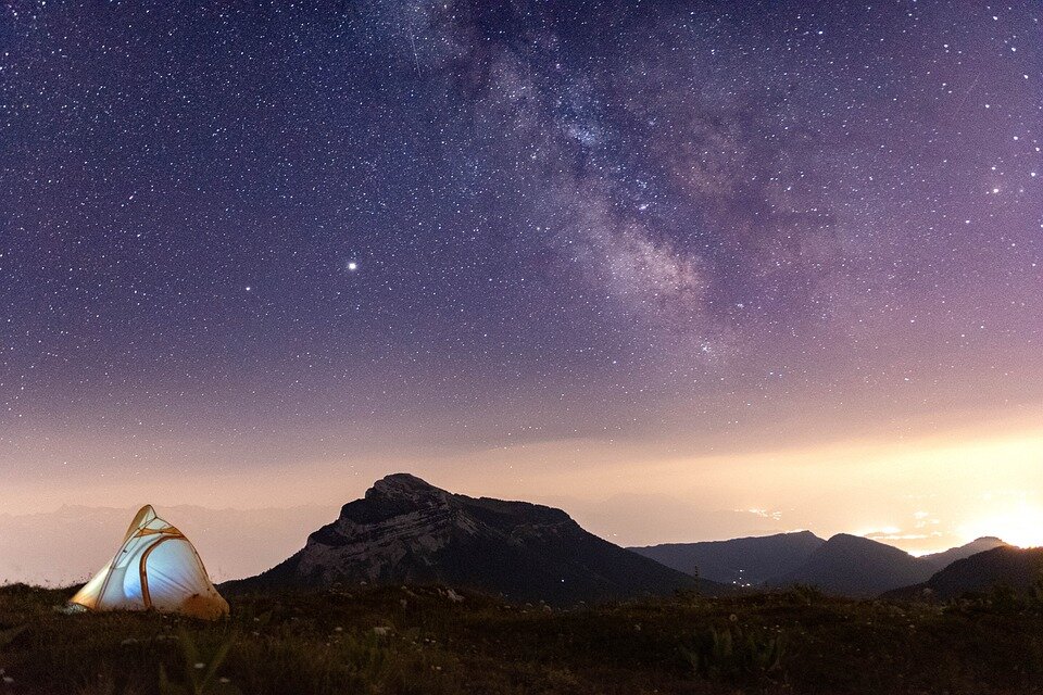 https://pixabay.com/photos/milky-way-sky-night-space-5422901/