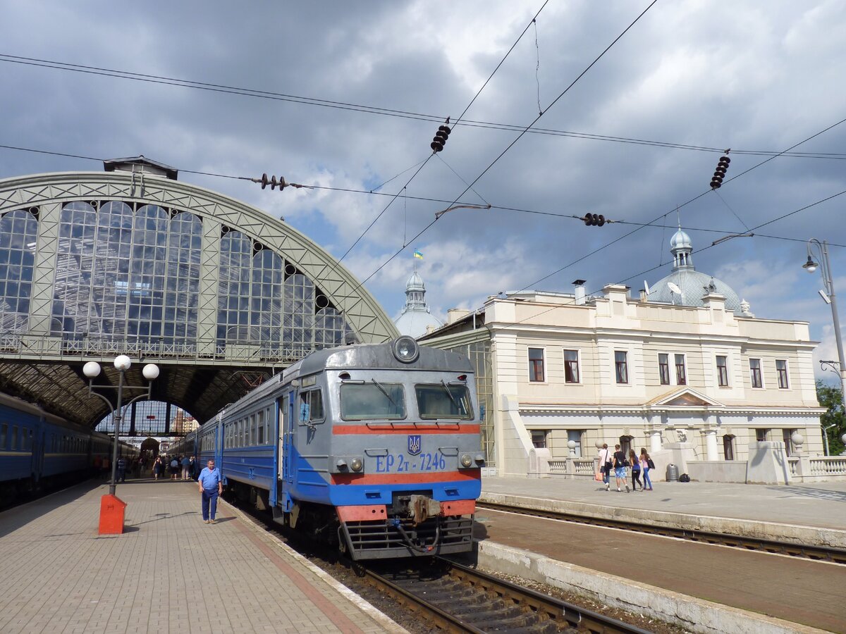 Старт, львовский вокзал. Дебаркадер всегда привлекал свое внимание, ибо следующий будет на Киевском вокзале Москвы