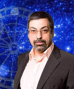 Московский астролог Павел Глоба является одним  из «старейших» современных предсказателей. Он делает прогнозы на будущее уже больше 20 лет. Точность его предсказаний достигает в отдельные годы 70-80%, поэтому большая часть поклонников астрологии в первую очередь прислушивается именно к его прогнозам.