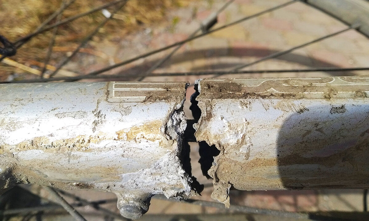 вот что случилось с вилкой. дальше я пошёл пешком... фото автора.