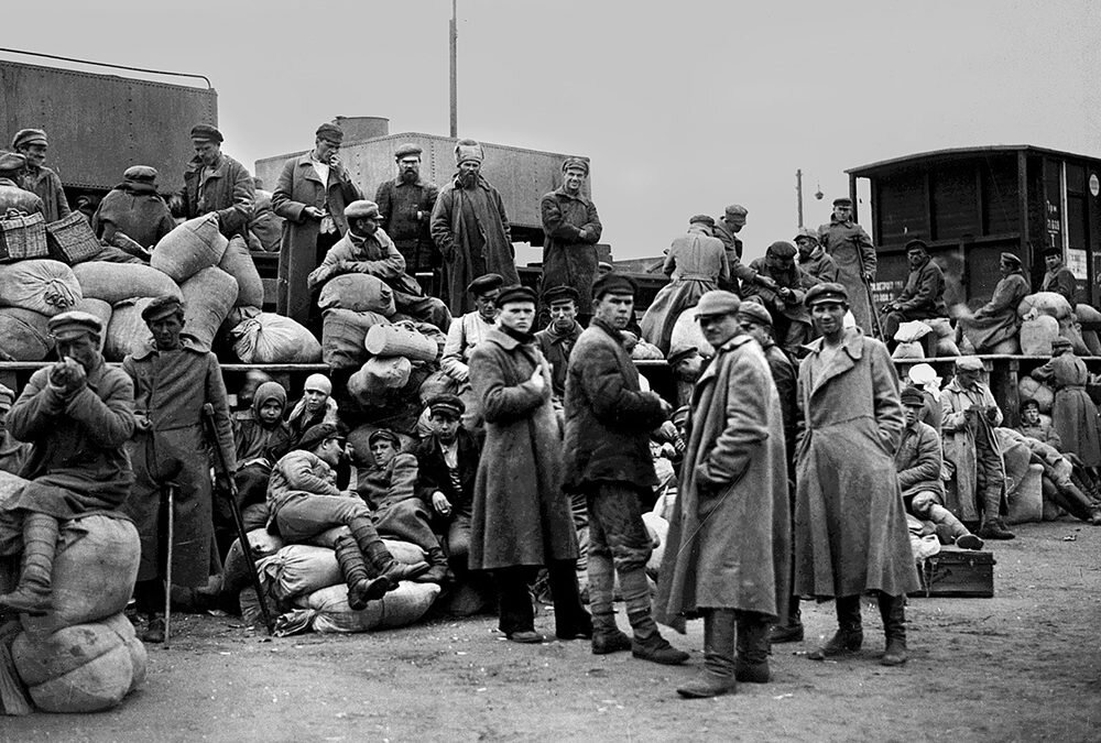 Красноармейцы на железнодорожной станции. Фото взято из общедоступных источников.