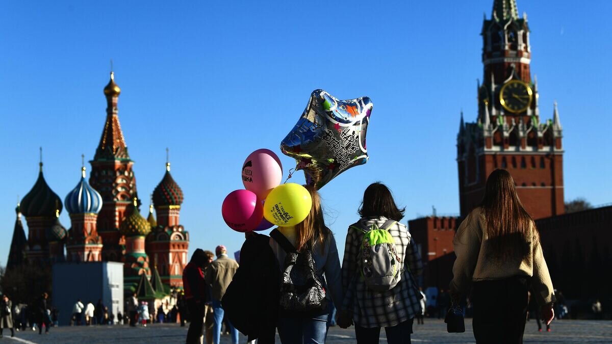    Люди на Красной площади в Москве© РИА Новости / Алексей Майшев