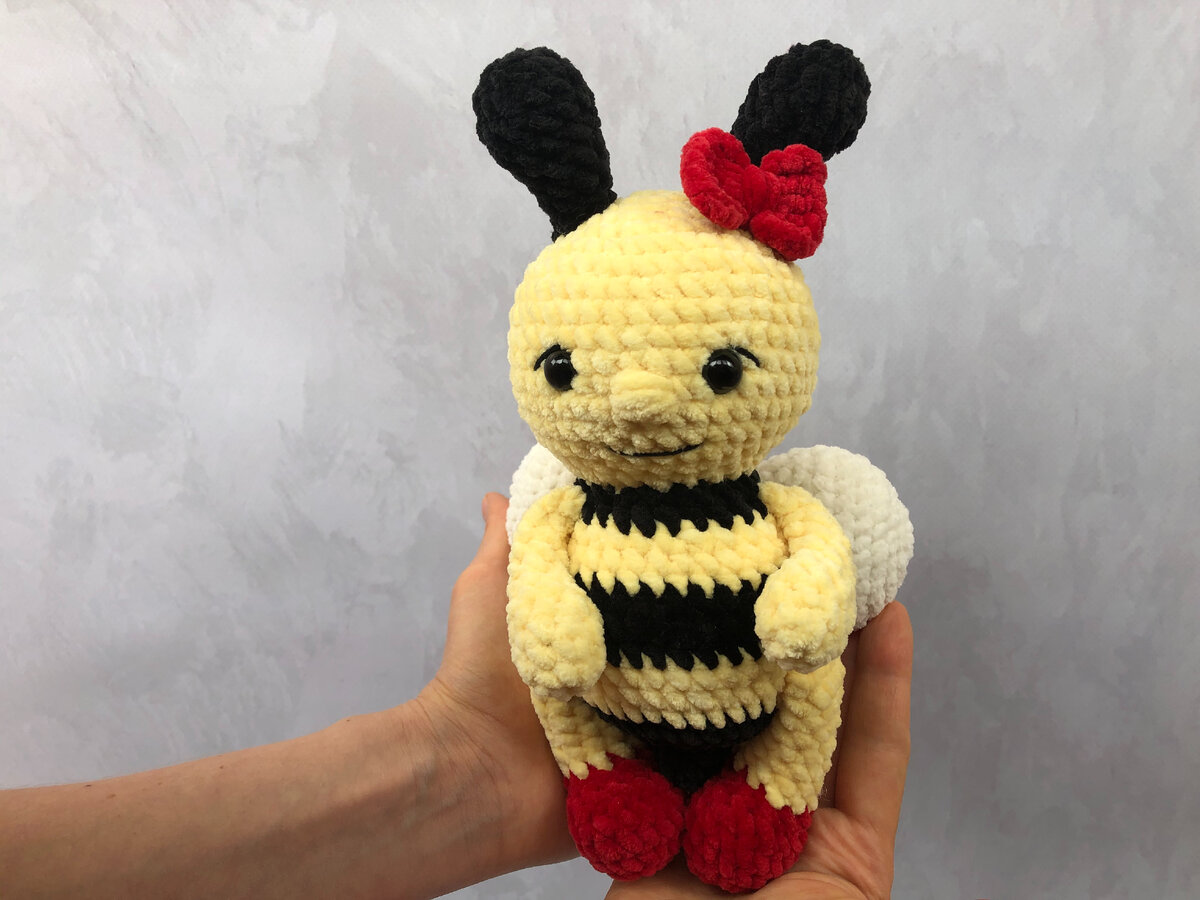 Моя последняя продажа в магазине на Ярмарке мастеров - мастер-класс по вязанию пчёлки