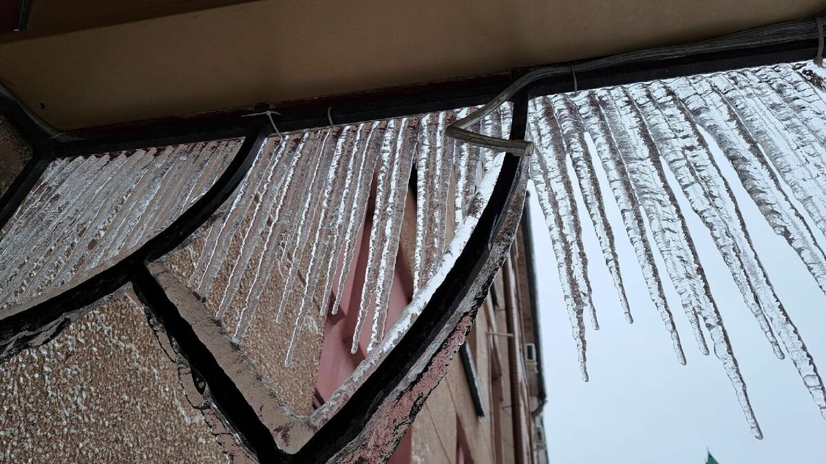     Непогода накроет Нижегородскую область завтра, 18 декабря. В том числе, ожидается ледяной дождь. Об этом жителей предупредили в ГУ МЧС России по региону.