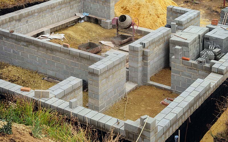 Строительство дома с цоколем из газобетона