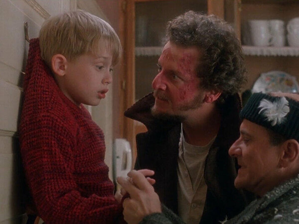 Крис Коламбус один дома фильм 1990. Дэниел Стерн один дома фильм 1990. Home Alone кадры. Один дома Кевин и грабители.