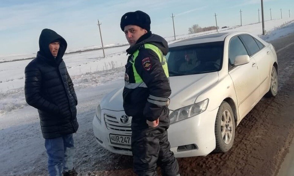     Мужчина долго пытался устранить поломку, сломанная машина не обогревалась, он замерз  УМВД России по Оренбургской области