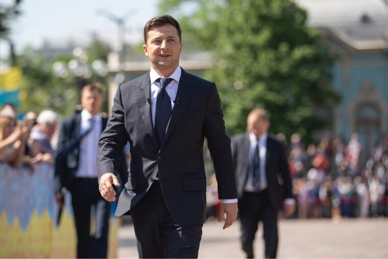    Николай Азаров считает, США закрывают глаза на разворовывание выделенных денег Владимиром Зеленским
