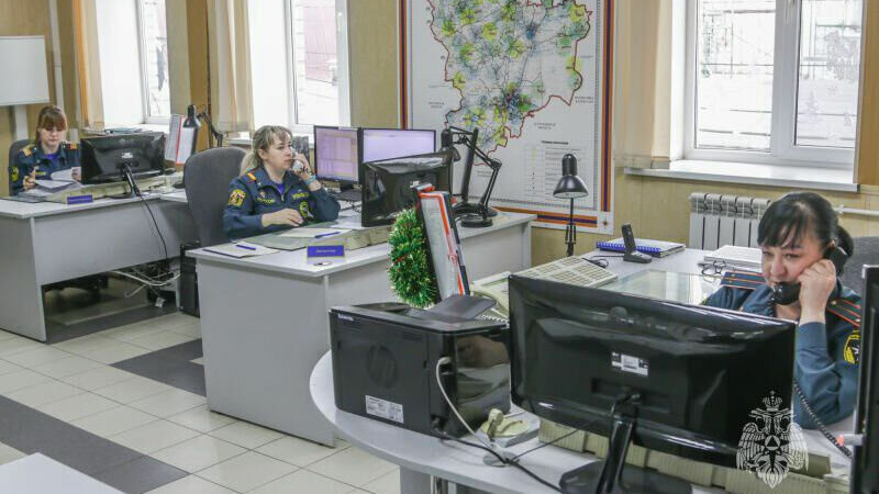     Накануне в Новониколаевском районе Волгоградской области в беду попали пассажиры автобуса, следовавшего в Москву. В сломавшемся на трассе транспорте едва не замерзли 50 человек.