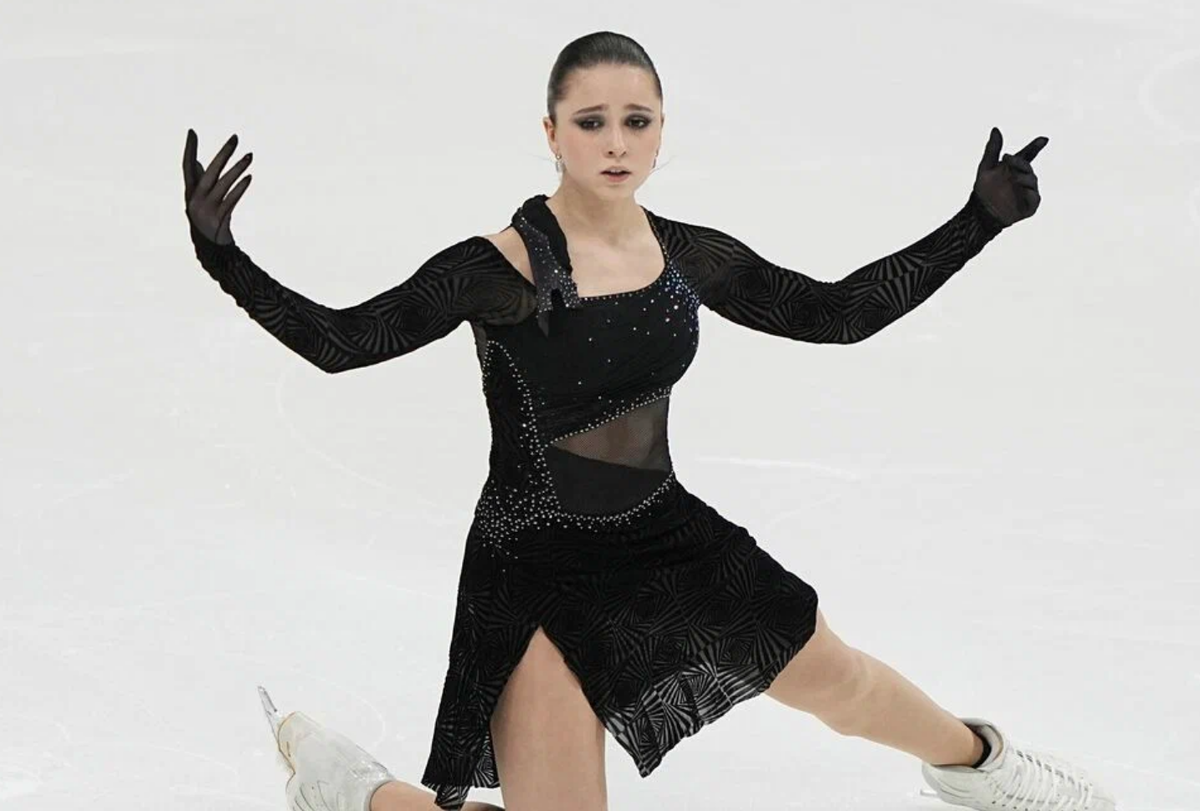 Фигуристка камила валиева олимпиада 2021. Камила валиева 2022-2023. Камила валиева плачет олимпиада. Произвольная программа валиевой 2024. Камила валиева.