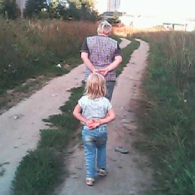 Дочка, 2.5 года, троллит чужую бабушку